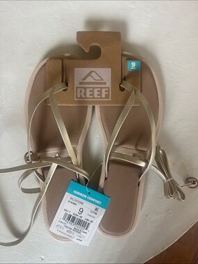 Reef Women’s Strappy Sandals in Metallic Gold and Nude